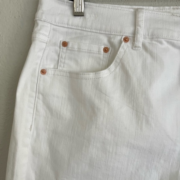 Jessica Sinpson Woman White High Rise Jean Short, Size 16/33 - Picture 3 of 8